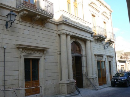Palazzo Cappellani e il museo archeologico